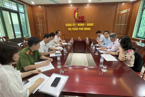 Ảnh Đoàn Phỏng Vấn Di Cư