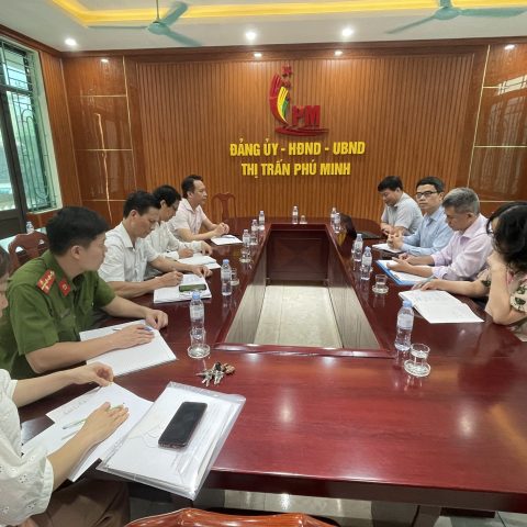 Ảnh Đoàn Phỏng Vấn Di Cư